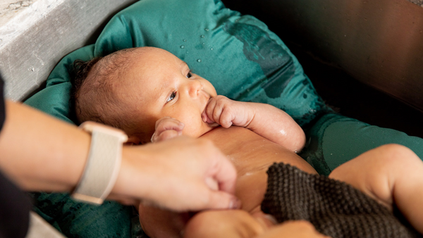 Making Baby Bath Time Easier: How to Use a Sink Bather