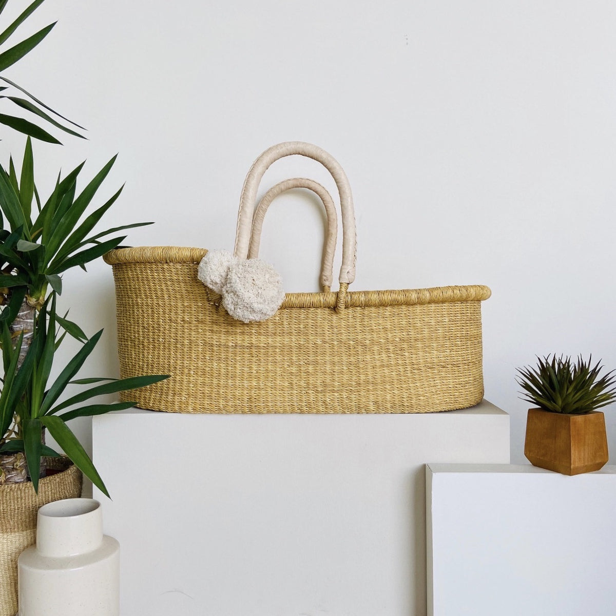 Cream Handle Moses Basket